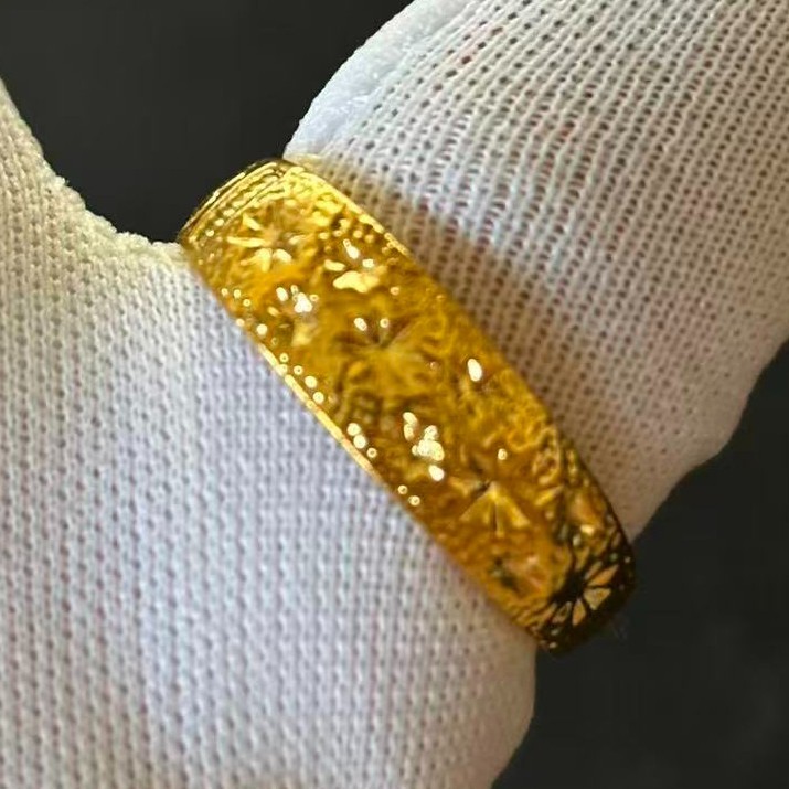 VTG Floral Gold-plated (NOT SURE) Ring Band marked ‘999’, Size 8.5 adjustable