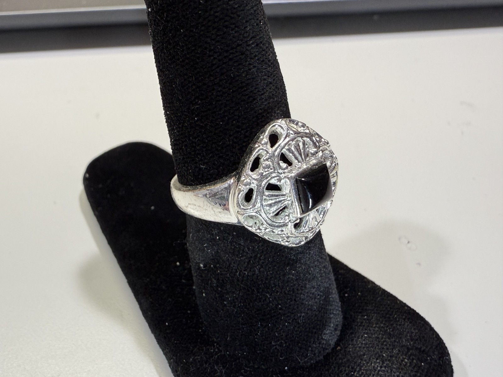 Vintage Marked CW Silver Tone Filigree Black Onyx Square Ring Size 6