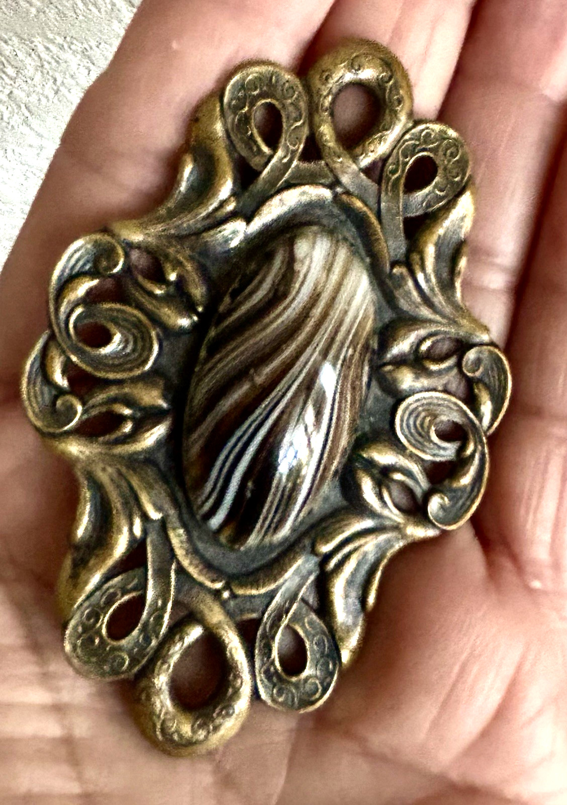 VINTAGE LARGE DECO / NOUVEAU BROWN AGATE GLASS CABOCHON SCROLL PIN