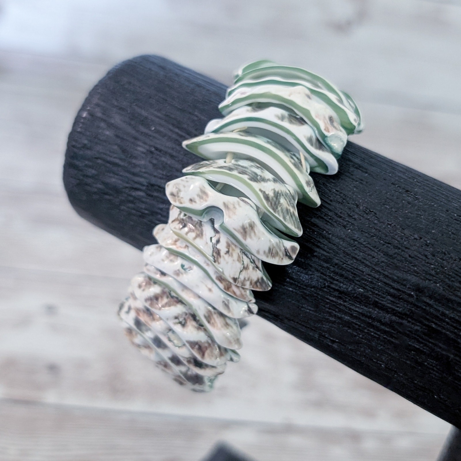 Vintage Stretch Bracelet Green/White/Brown Shell? Statement Chunky