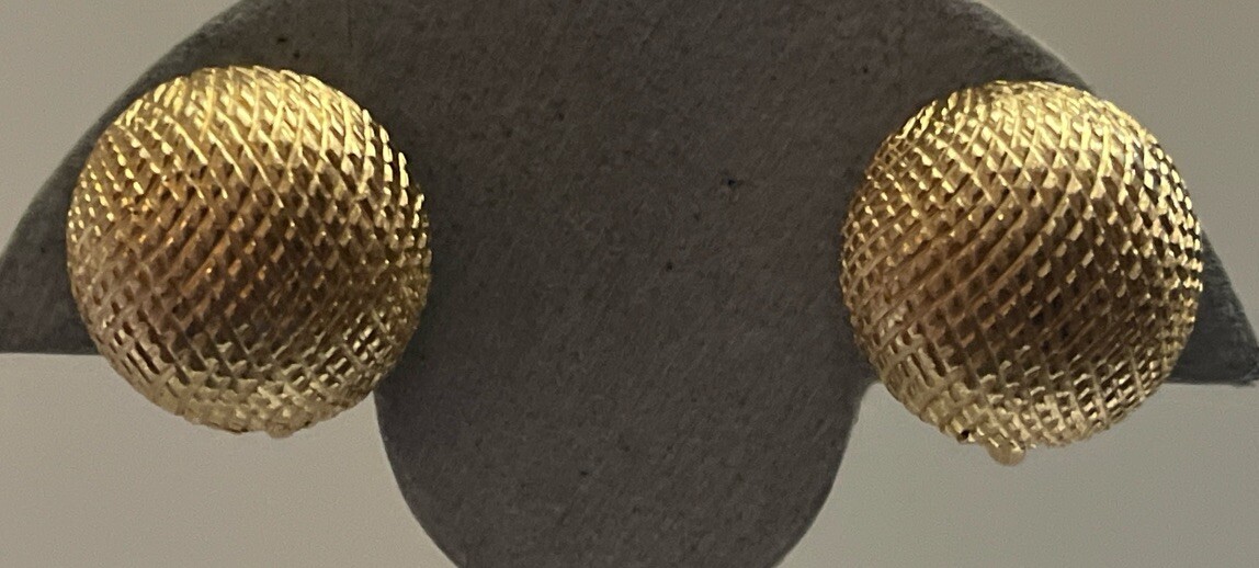 Trifari Signed Vintage Gold Tone Clip On Earrings Jewelry J-57
