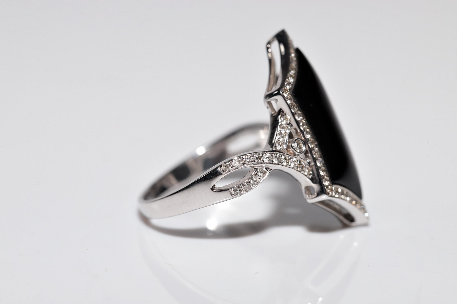 14k Gold Natural Diamond And Onyx Decorated Navette Ring
