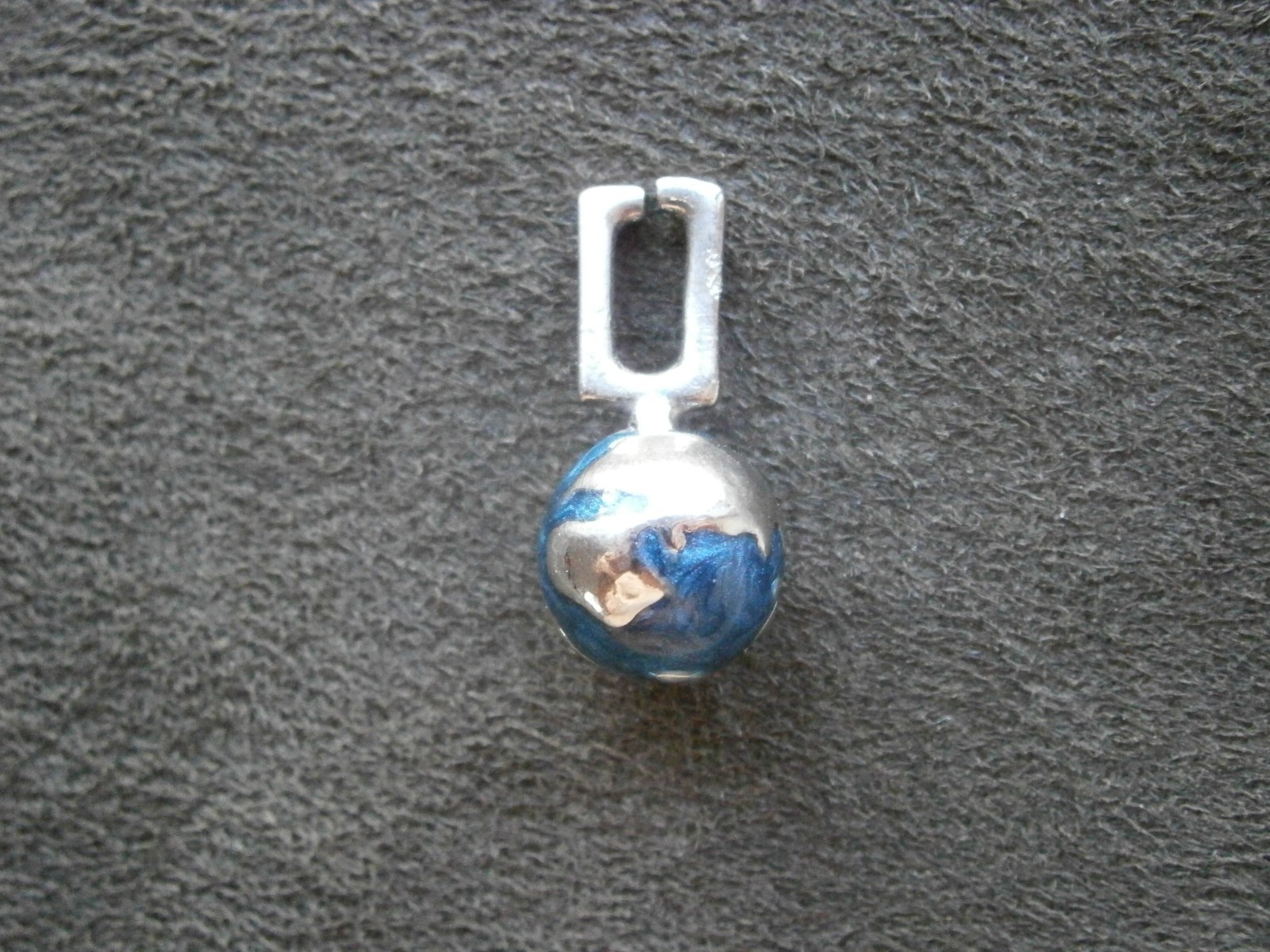 Globe Earth Vintage Silvertone & Enamel Bracelet Charm Pendant 6.7g ~ Large Bail