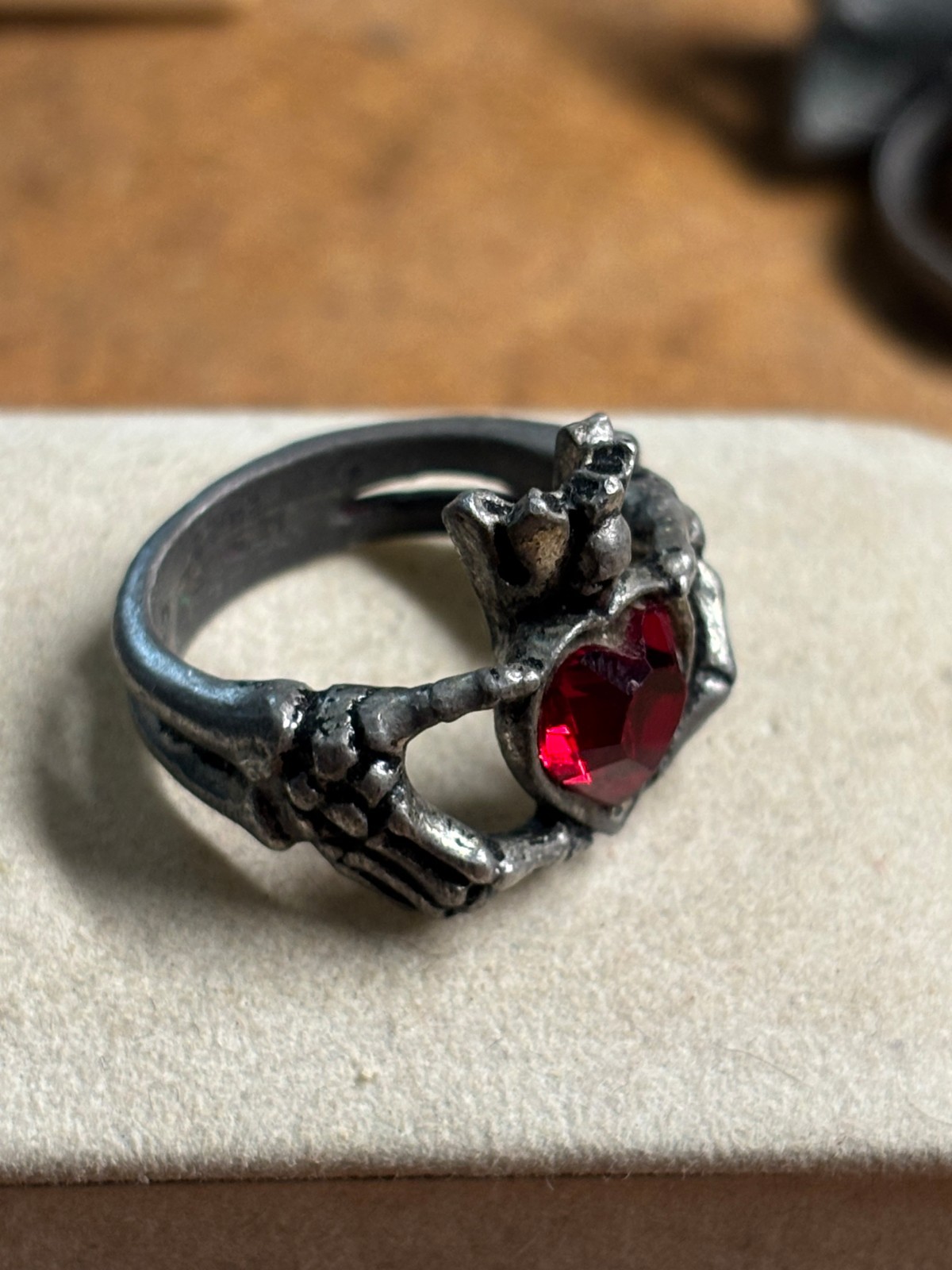 Vtg sz 7.5 ALCHEMY England GOTHIC Pewter Irish CLADDAGH BY NIGHT Ring SKELETON