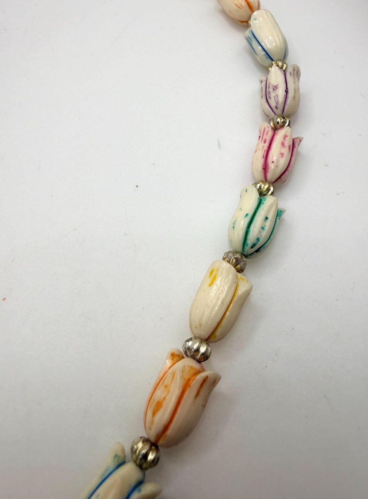 Vintage colorful textured off white acrylic tulip beaded necklace