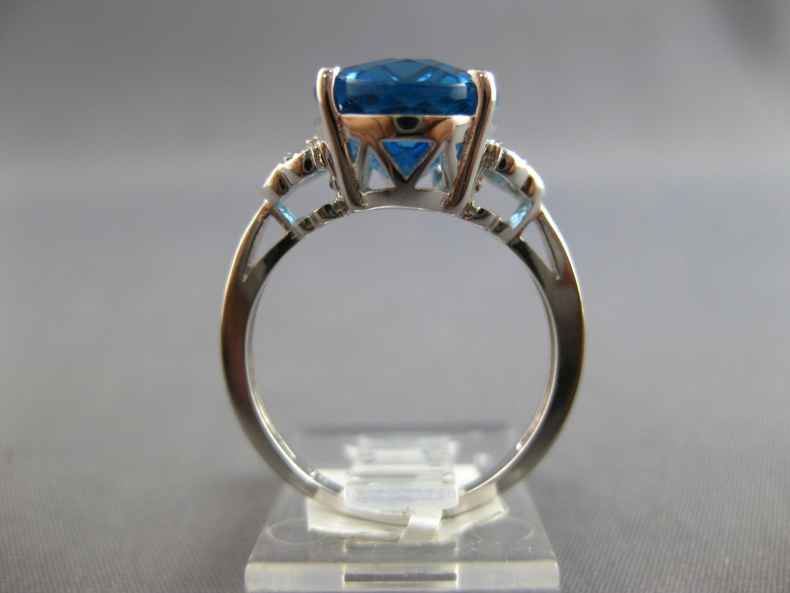 5.24CT DIAMOND & AAA BLUE TOPAZ 14KT WHITE GOLD 3D OVAL & ROUND ENGAGEMENT RING