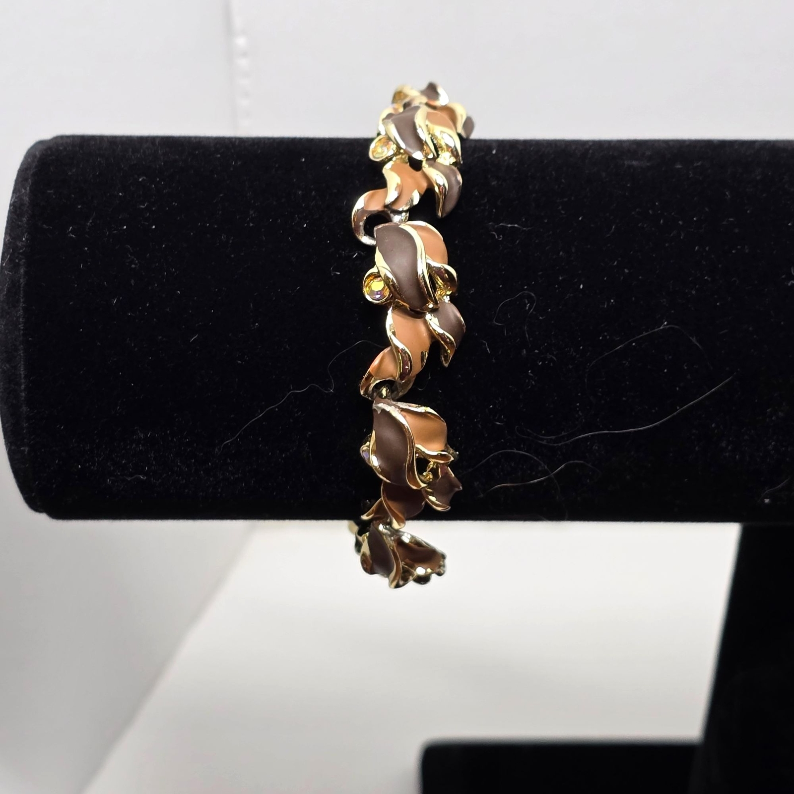VTG Gold-Tone Leaf Bracelet With Brown Enamel & Rhinestone Accents Clasp Closure