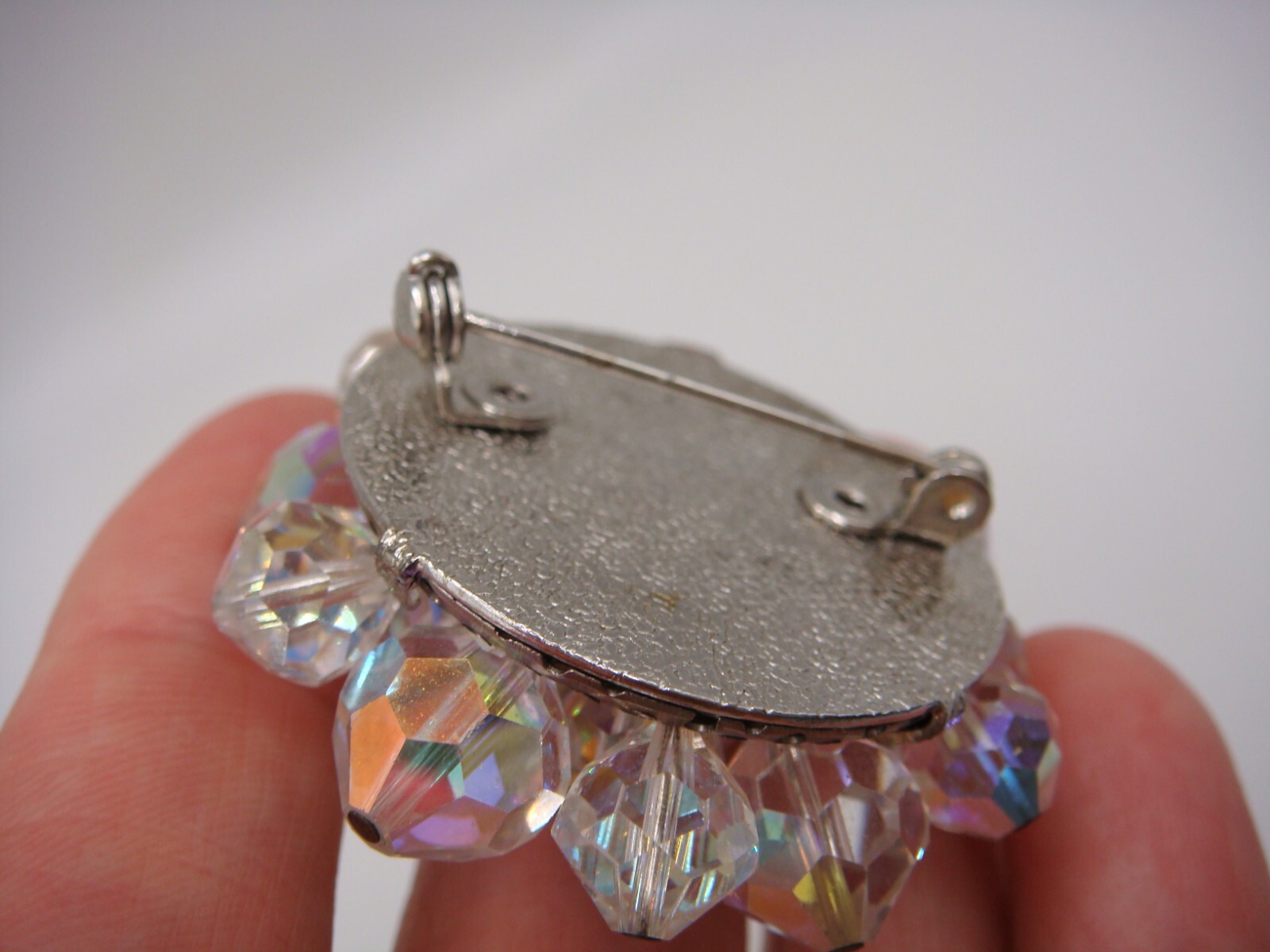 VINTAGE AURORA BOREALIS BEAD CLUSTER ROUND PIN BROOCH ESTATE