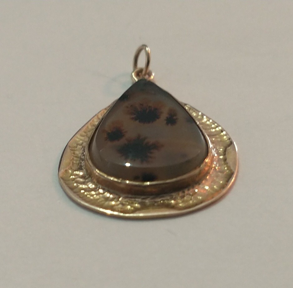 Vintage English 9 Karat Gold Portrait Agate Pendant