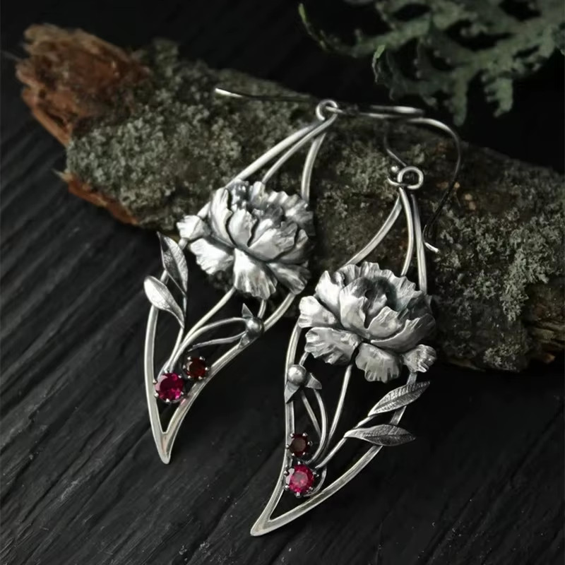 NEW Vintage Carved Leaf Dangle Earrings Red Stone Flower Design Metal Jewelry