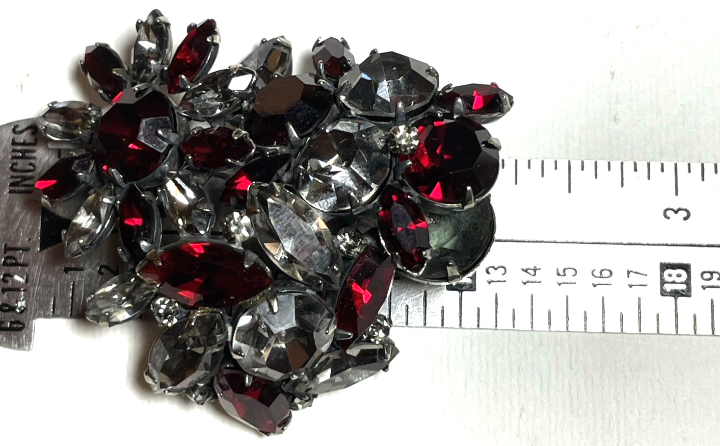 VINTAGE WEISS UNSIGNED SILVER TONE RUBY RED RINESTONE CLUSTER DOME BROOCH
