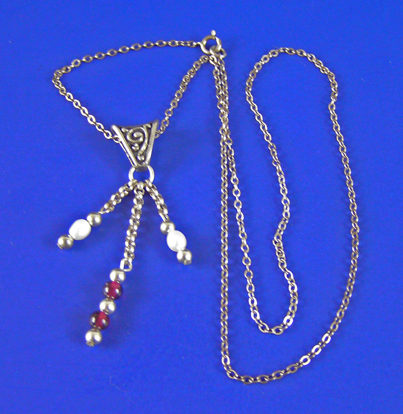 Dainty Carol Felley ’95 Sterling Silver Pearl & Garnet Lavalier Necklace (Tt)