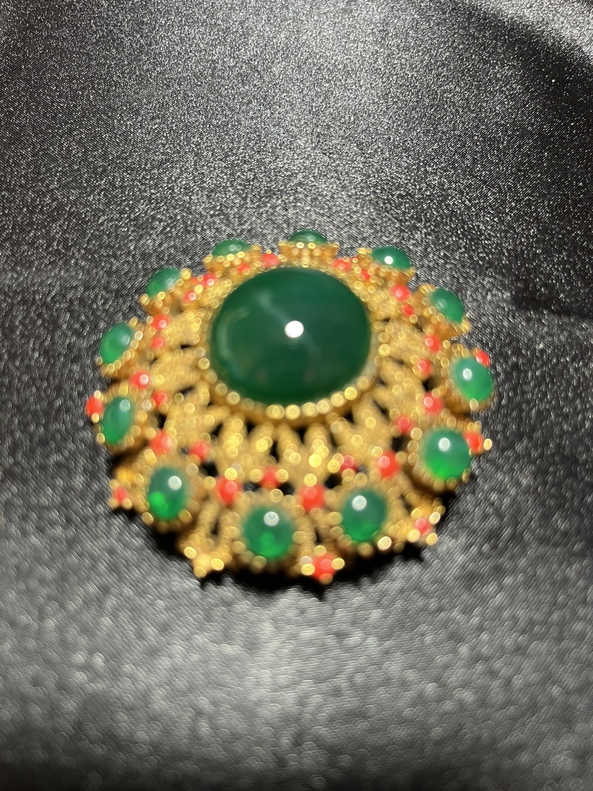 Vintage Signed SPHINX Gripoix Cabochon Peking Glass Brooch