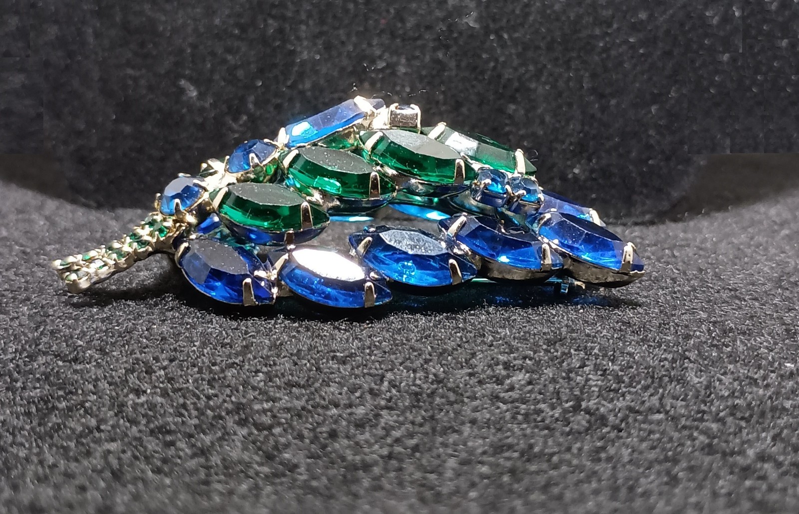 Vintage Emerald Green and Blue Leaf Style Brooch Silver Tone