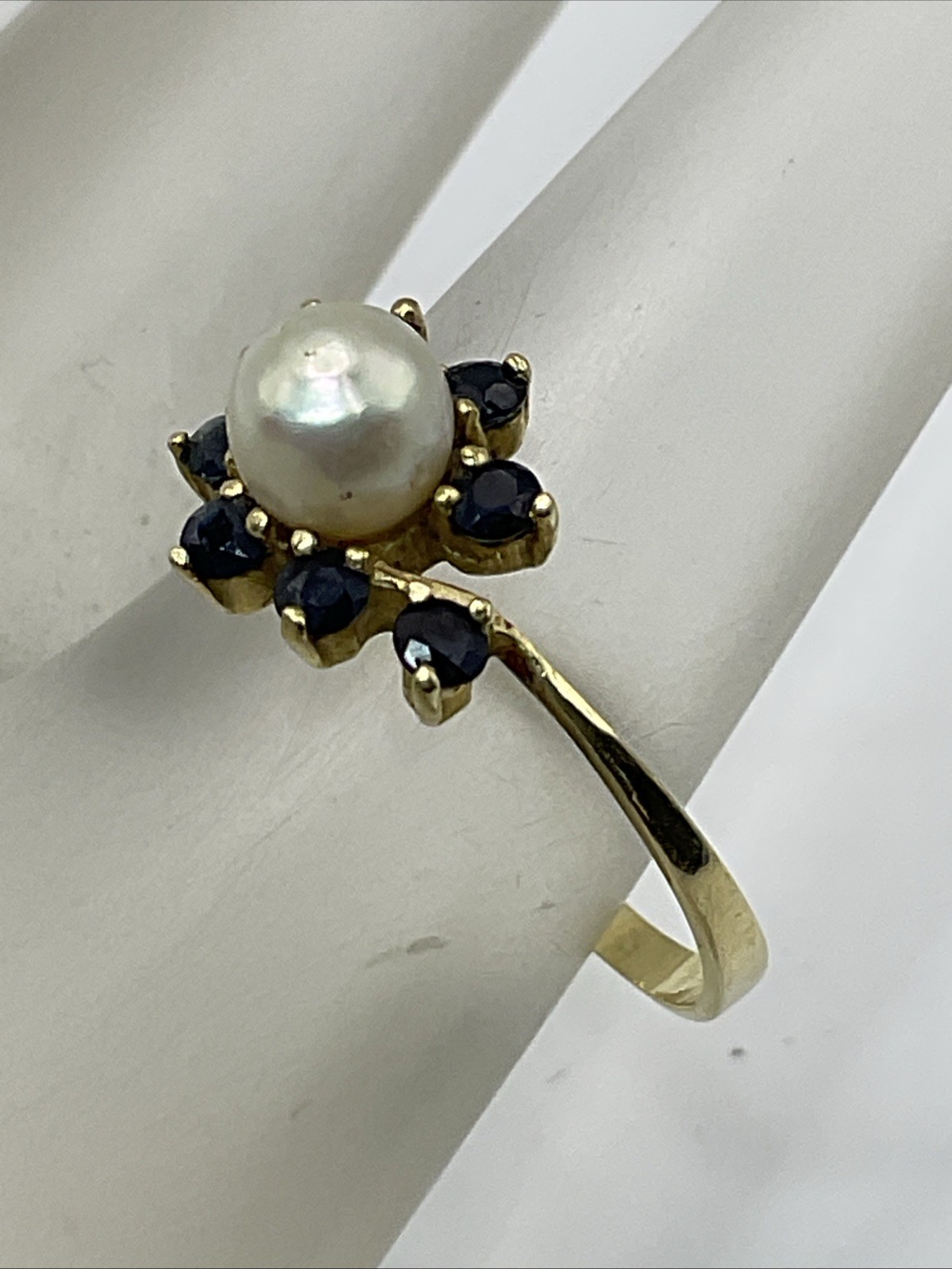 VINTAGE HANDMADE Solid 14K Yellow Gold White Pearl & Blue Sapphire Ladies Ring