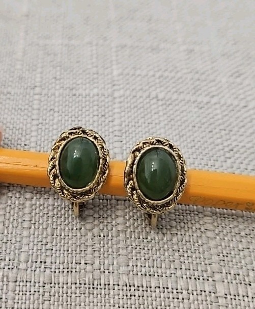 Vintage Dark Green And Gold Tone Scewback Earrings Dainty