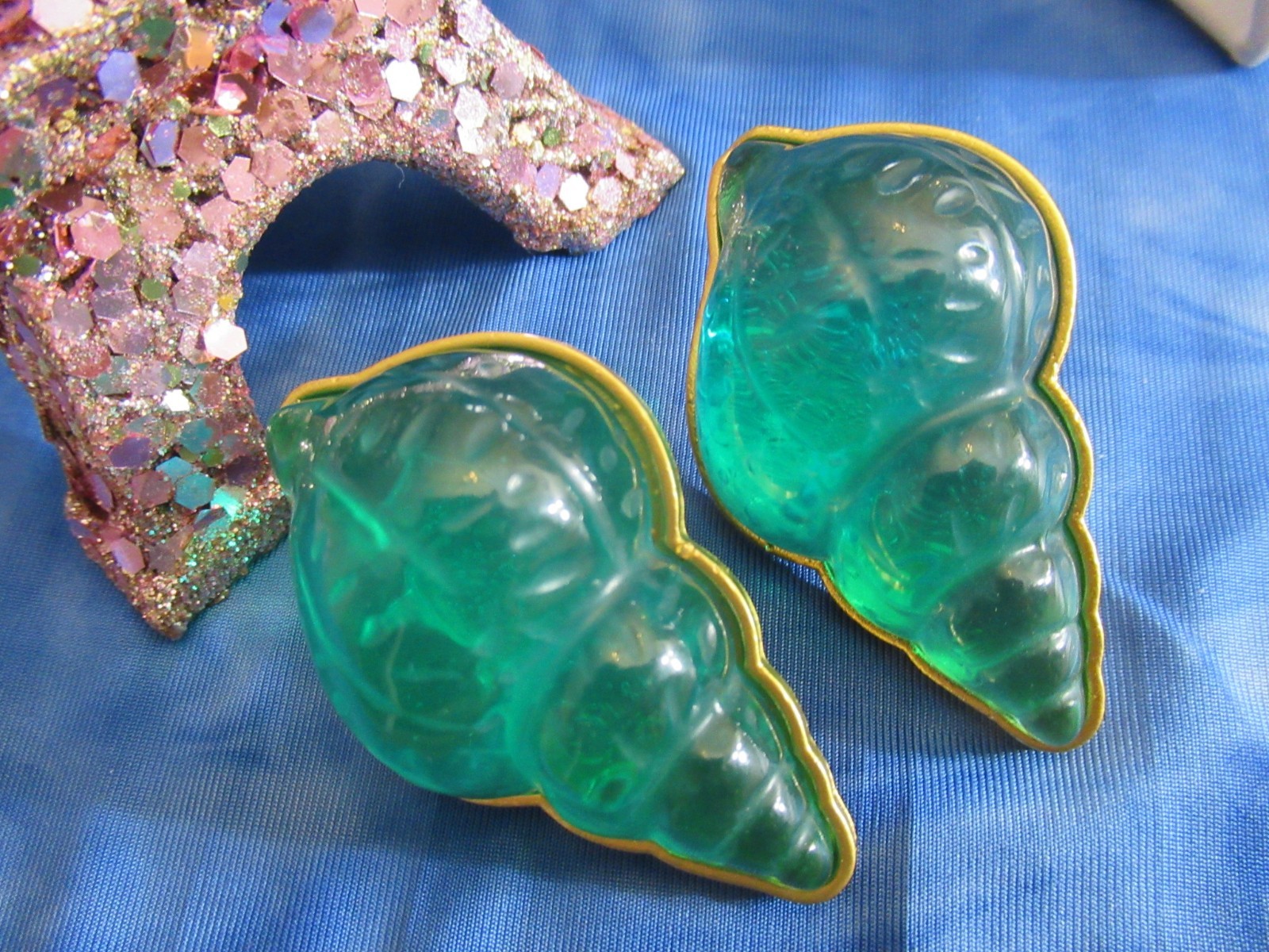 Gripoix Style Seashell Earrings Jelly Resin Gold Runway Statement Conch Shell