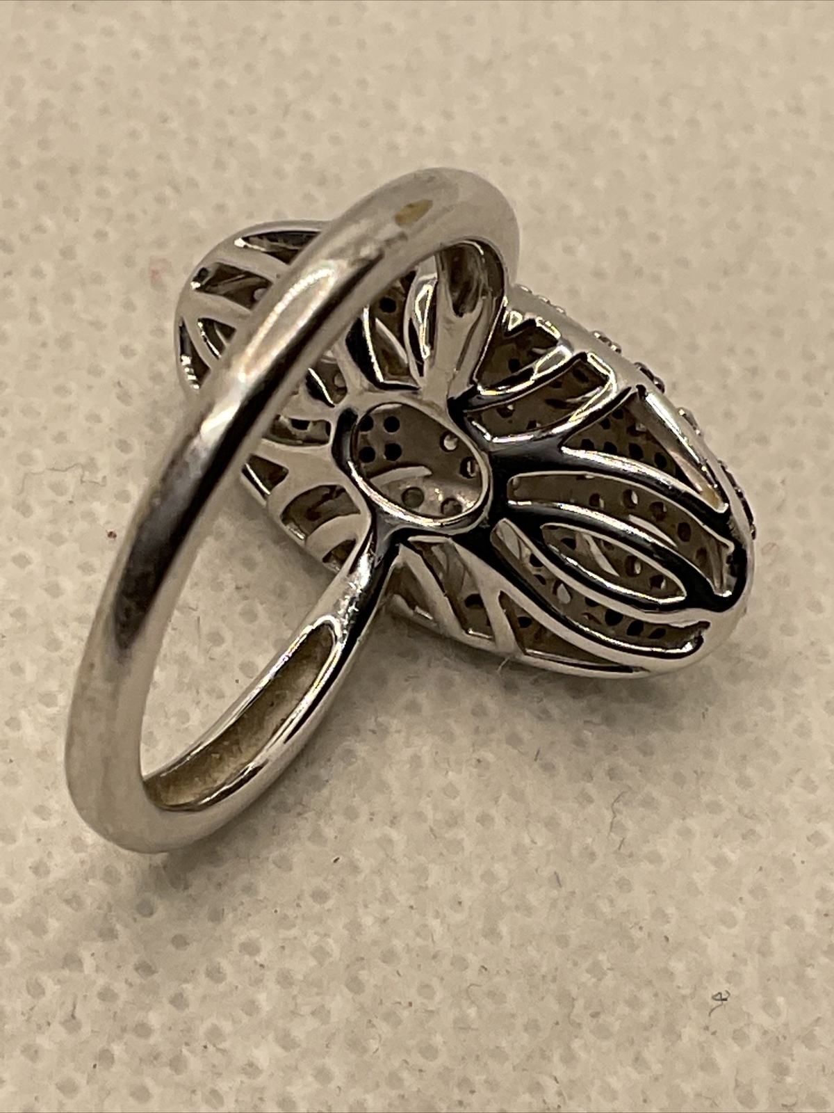 VINTAGE Solid 10K White Gold Black & White Diamonds DOME Style Ladies Ring 4gr.