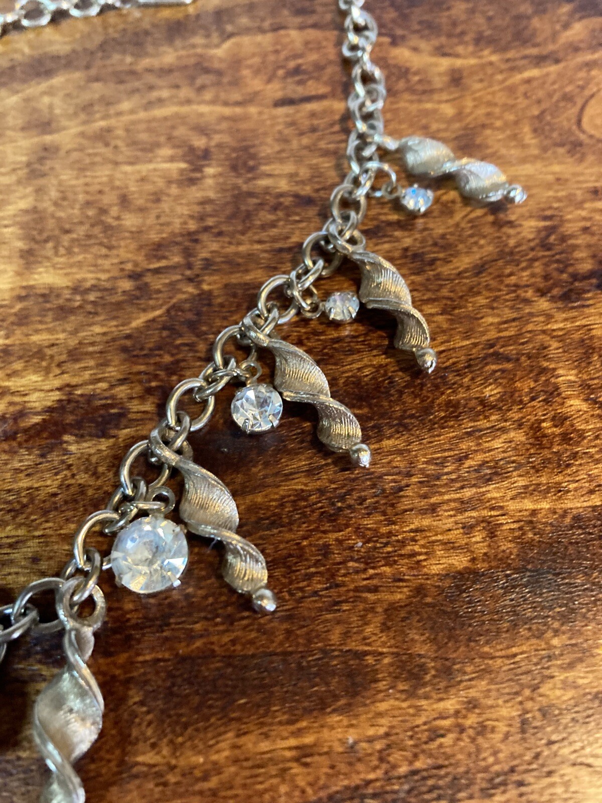 Vintage Gold Tone Necklace With Rhinestones and Gold Tone Twists. 17.5 in