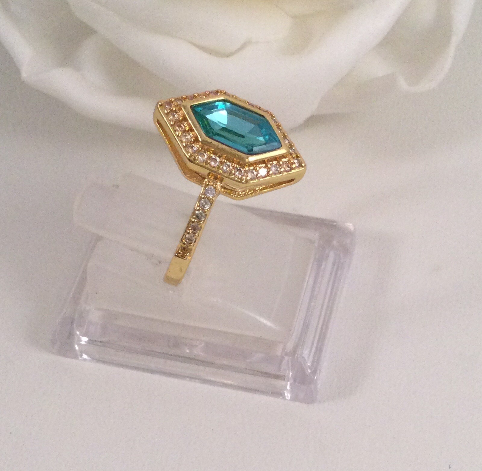 Vintage Jewellery Gold Ring London Blue Topaz White Sapphires Jewelry size 6.5
