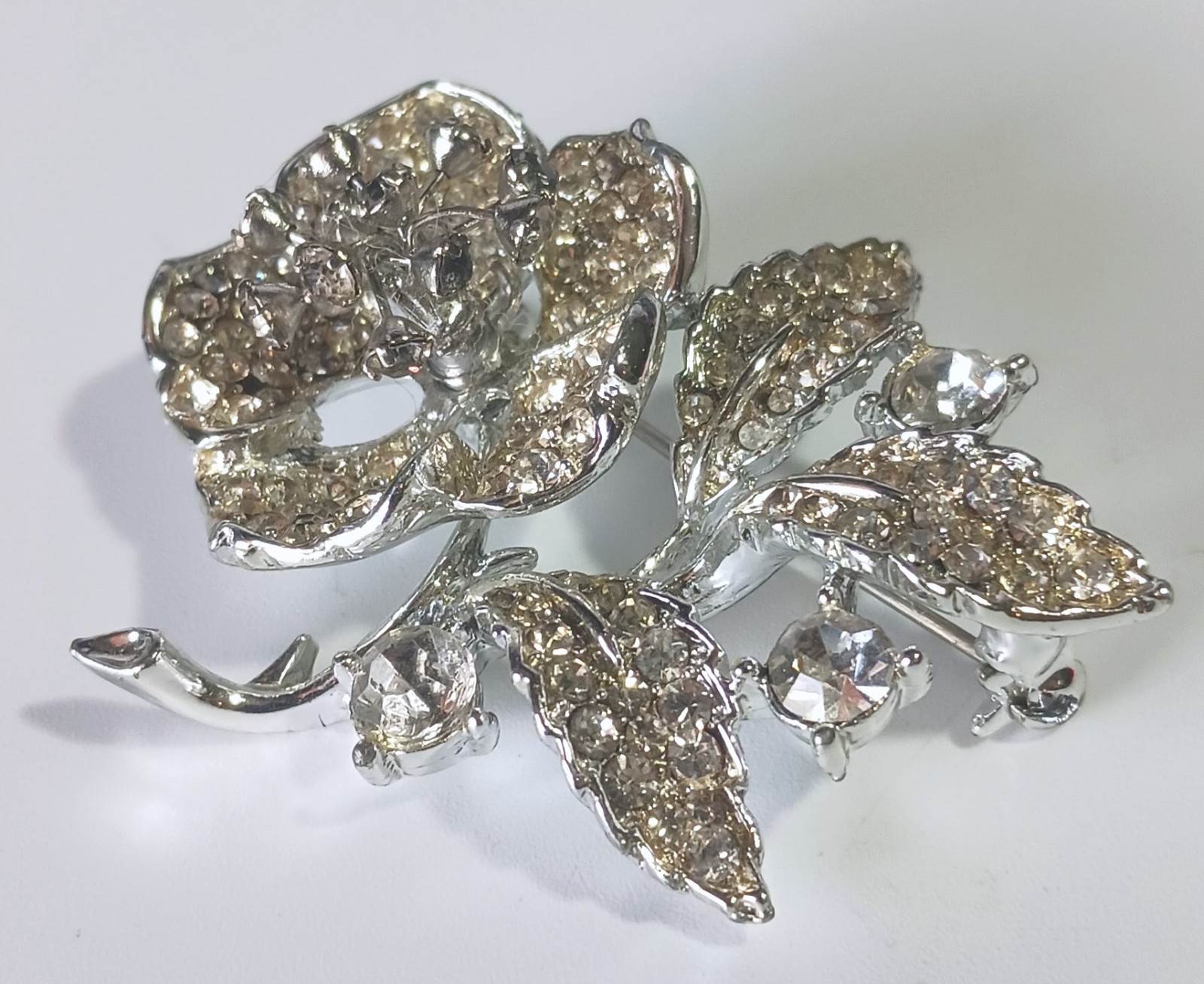 Vintage Bright Silver-tone White Rhinestone Brooch with Flower & Leaves