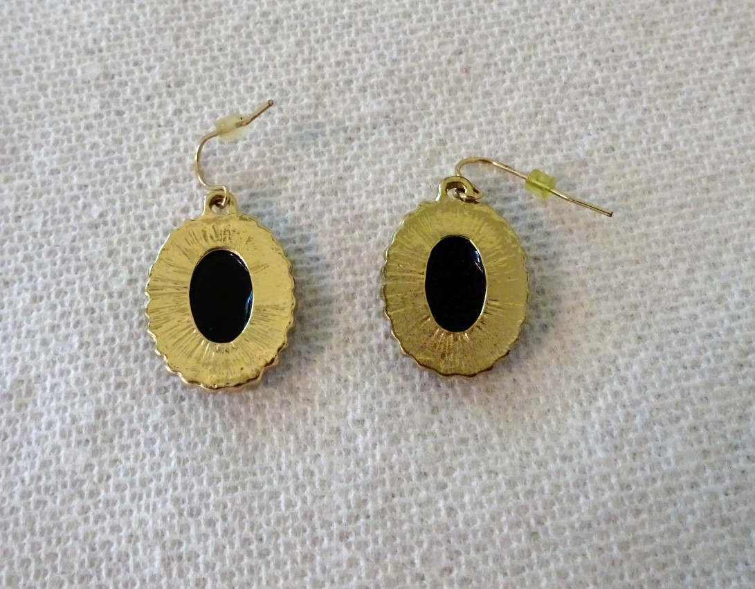 VINTAGE GOLD TONE VICTORIAN STYLE FACETED BLACK LUCITE DANGLE PIERCED EARRINGS