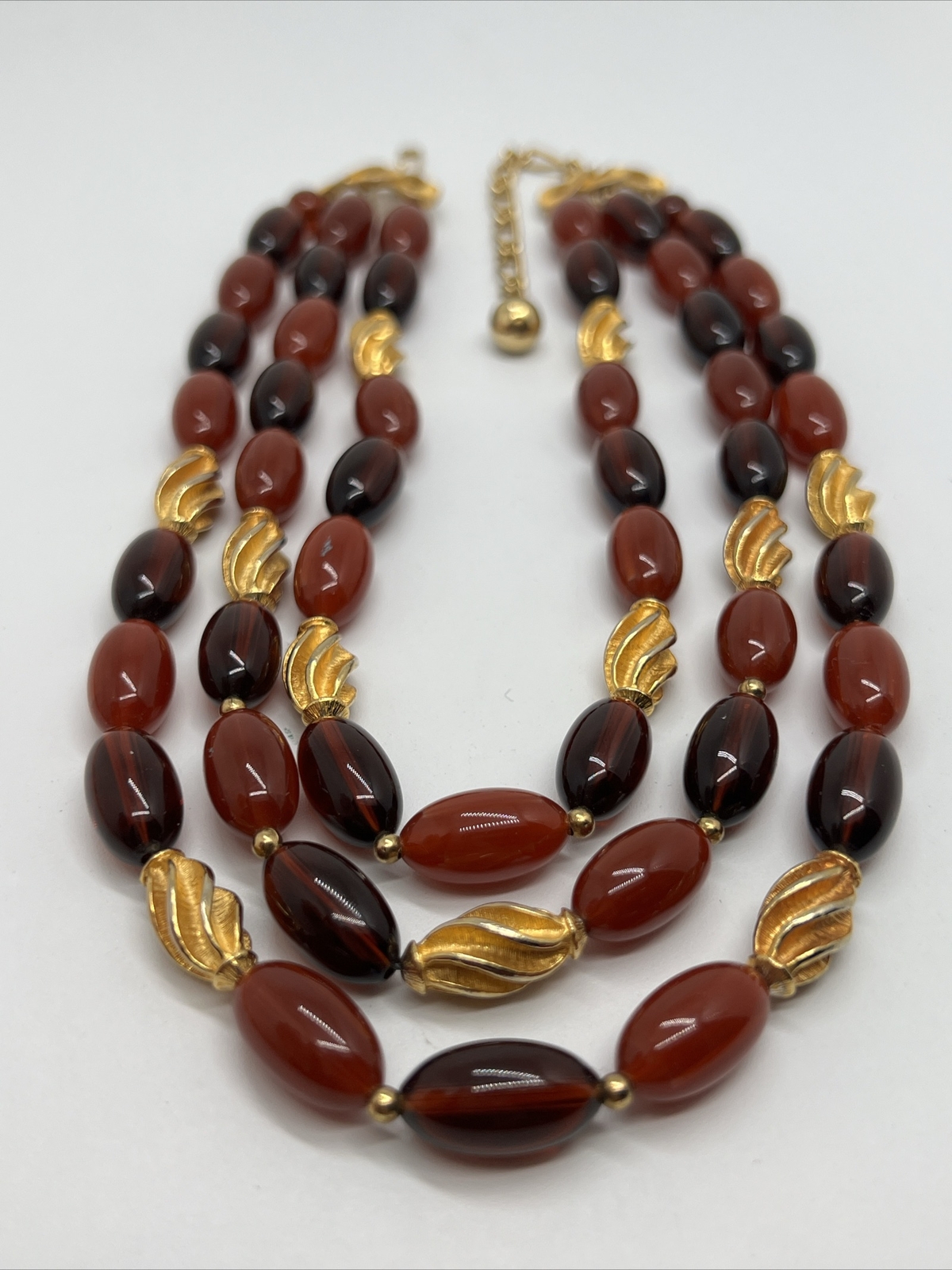 Vintage Faux Amber Lucite Goldtone 15”- 17” Necklace (6841)