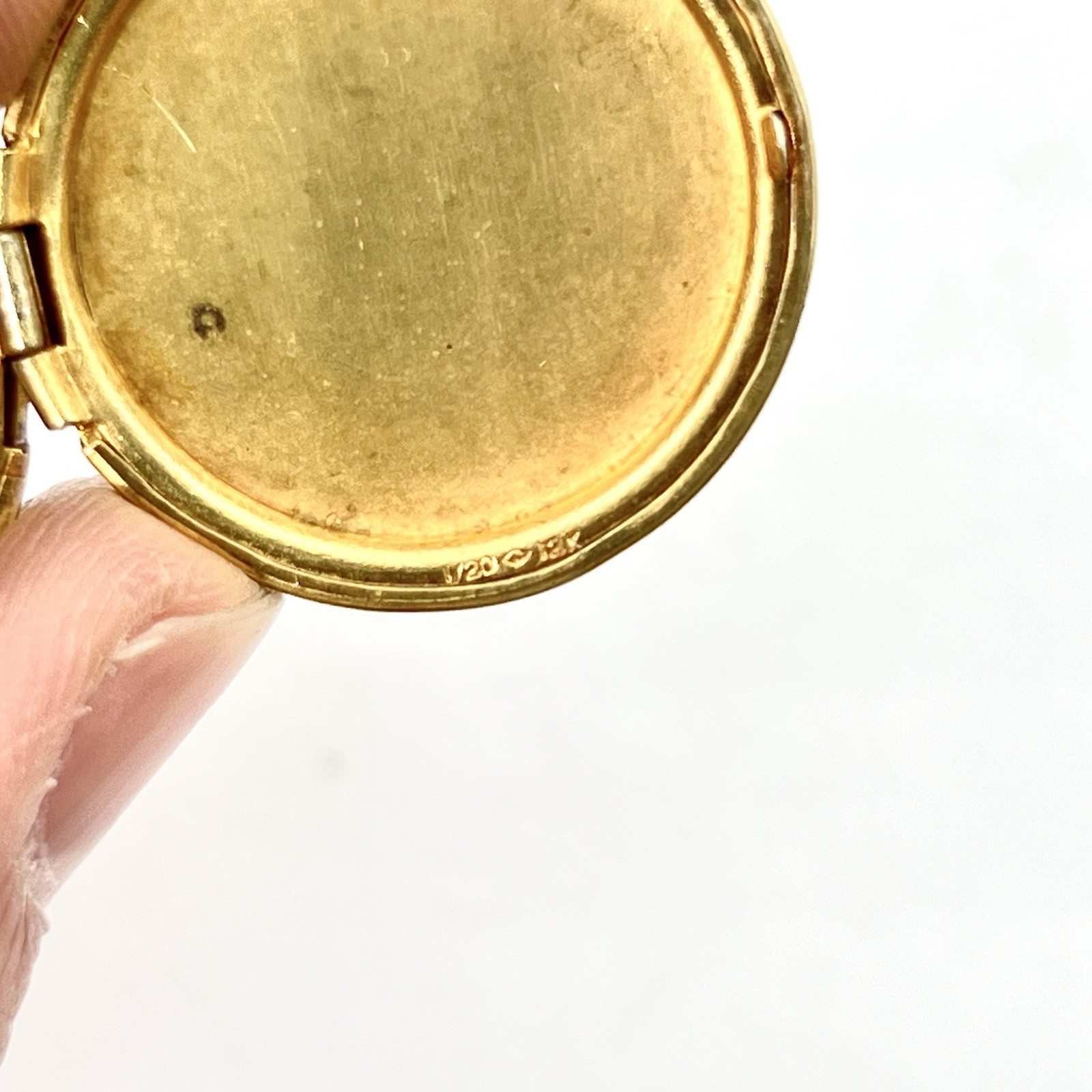VTG 1/20 12k Gold Filled Round Locket Pendant w/ Engraved Floral Flower Design
