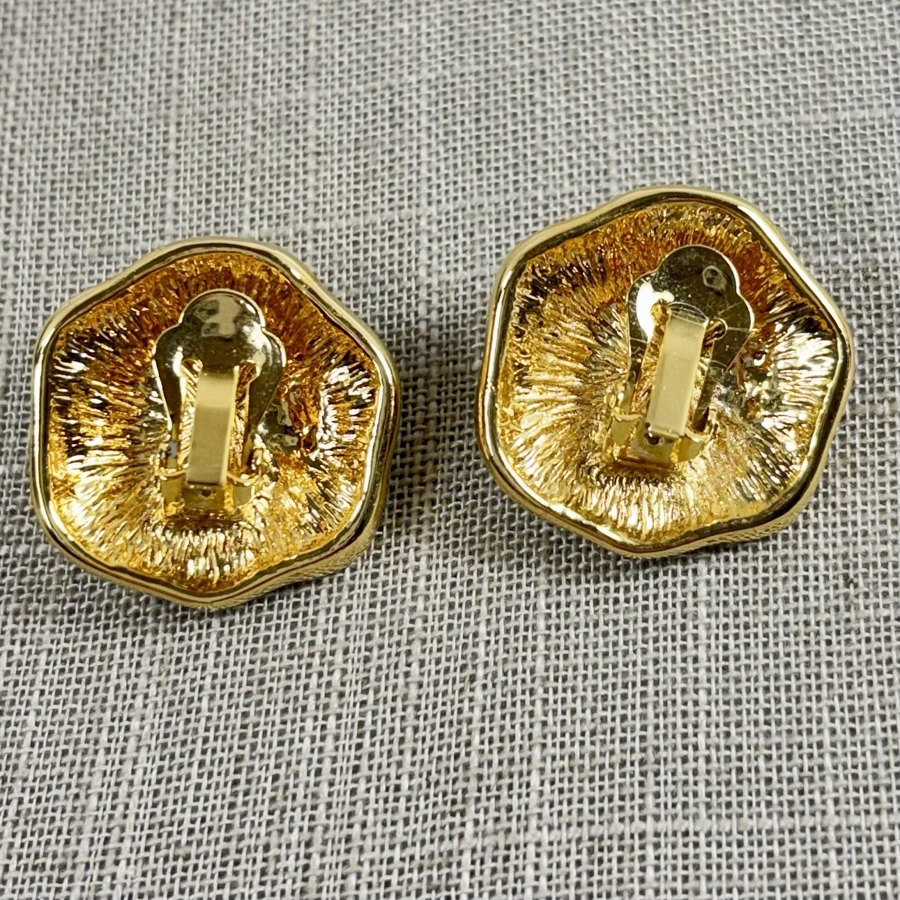 Vntg TACOA Multicolor Enamel Flower Clip-On Earrings Gold Tone Faux Pearl NOS