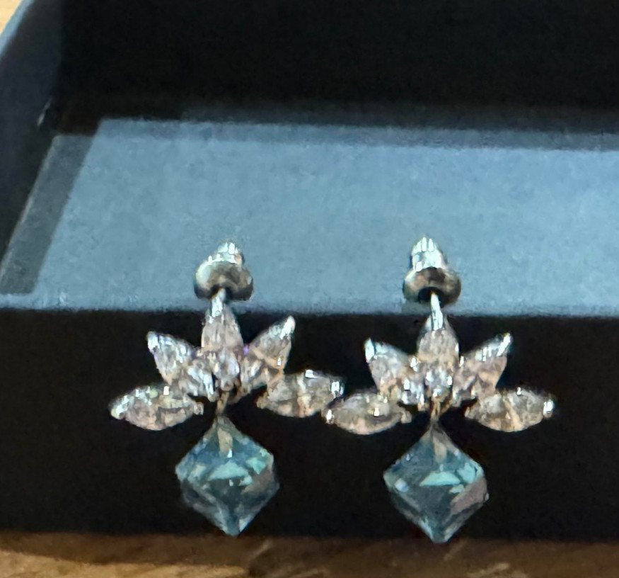 Beautiful Vintage Aquamarine Center CZ Cubic Zirconia Silver Tone Stud Earrings