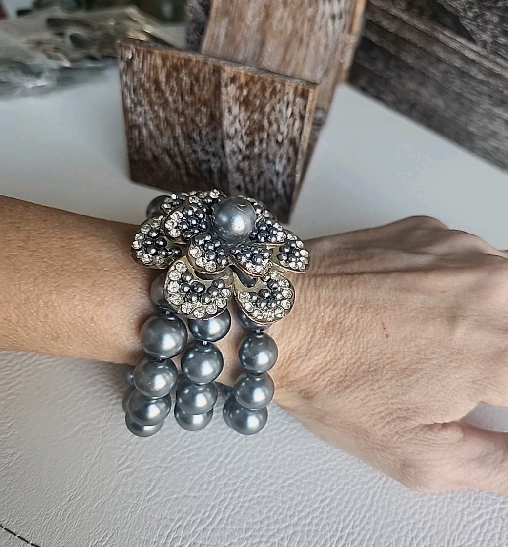 Vintage Gray Faux Pearl And Rhinestone Flower Bracelet Wedding Classic Elegant