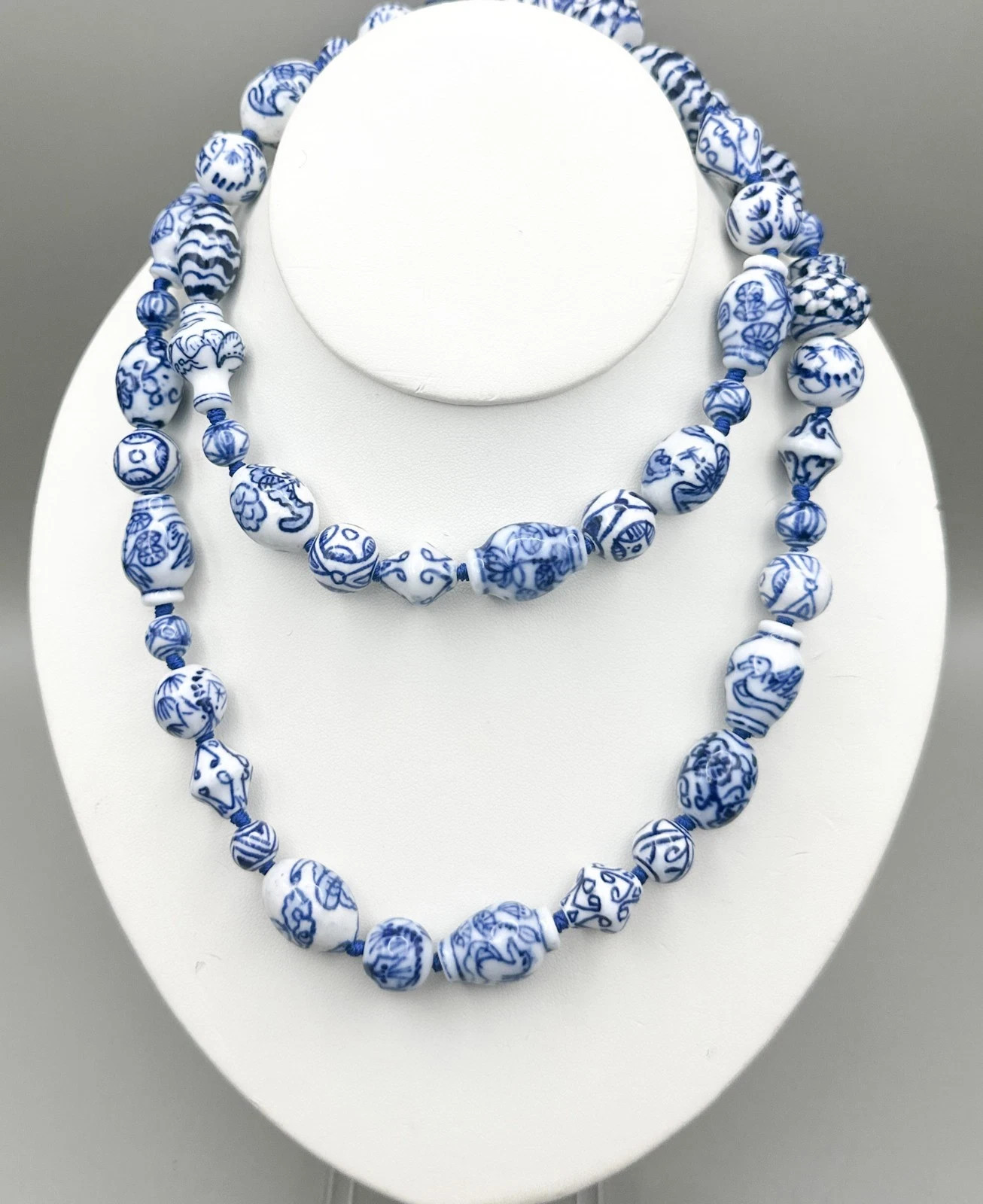 Blue White Porcelain Bead Necklace Womens Chinoiserie 48″ Vintage Art Deco
