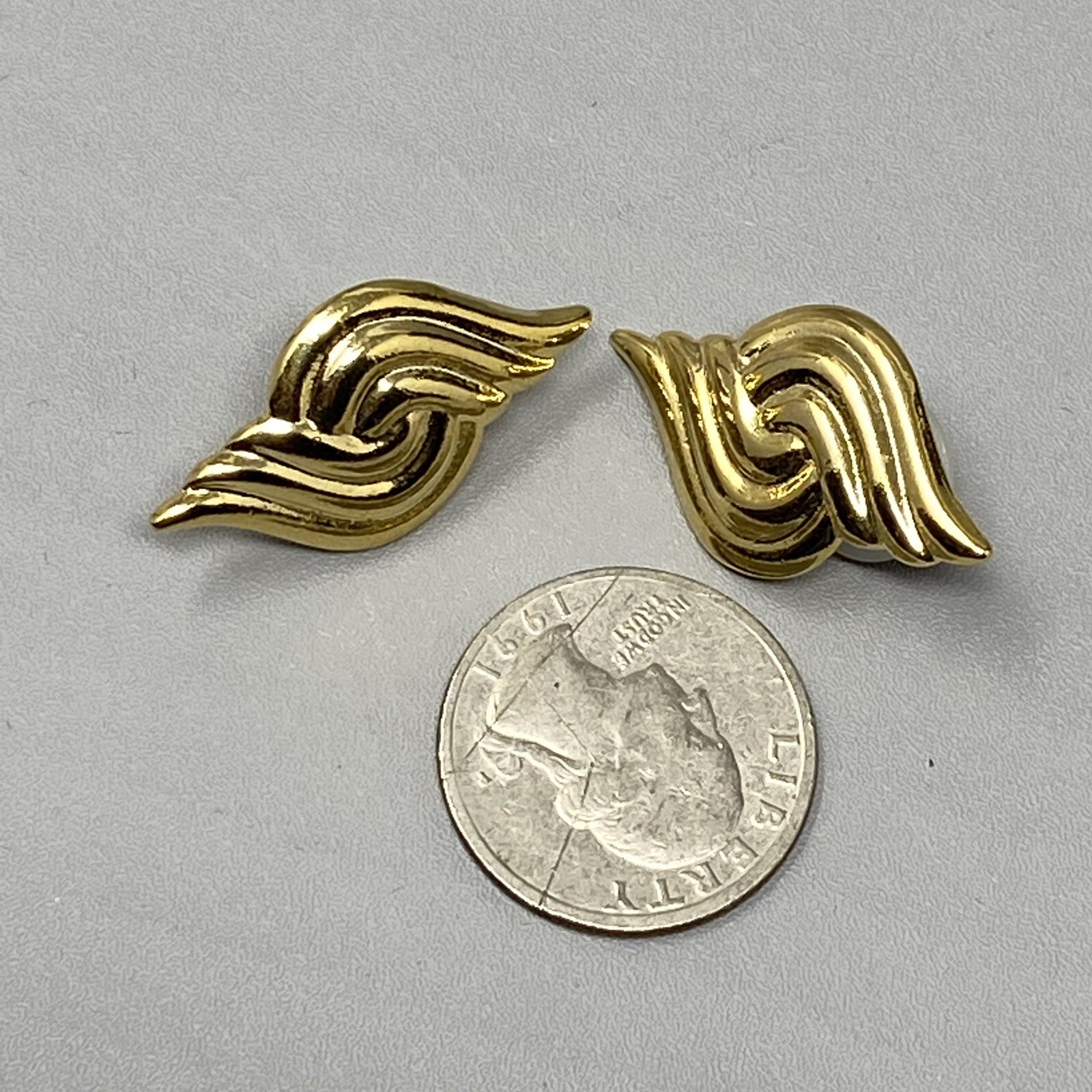 Earrings Drop Dangle Pierced Gold Tone Swirl Shell Shiny Classic Designer 1.25″