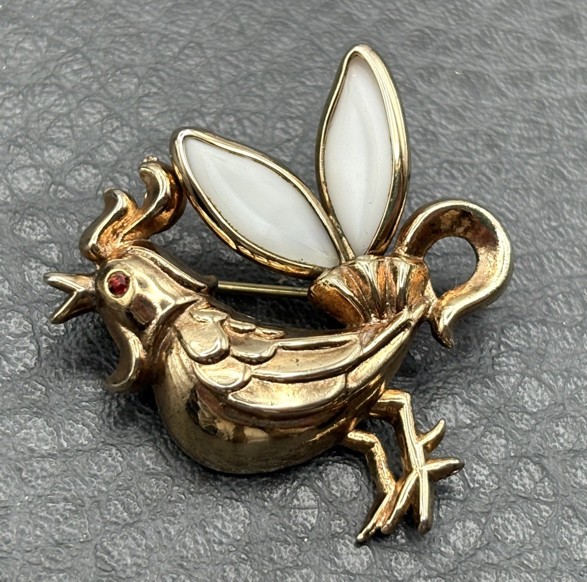 Vintage Rooster Gold Tone Rhinestone Pin Milk Glass Unsigned Trifari Petalette
