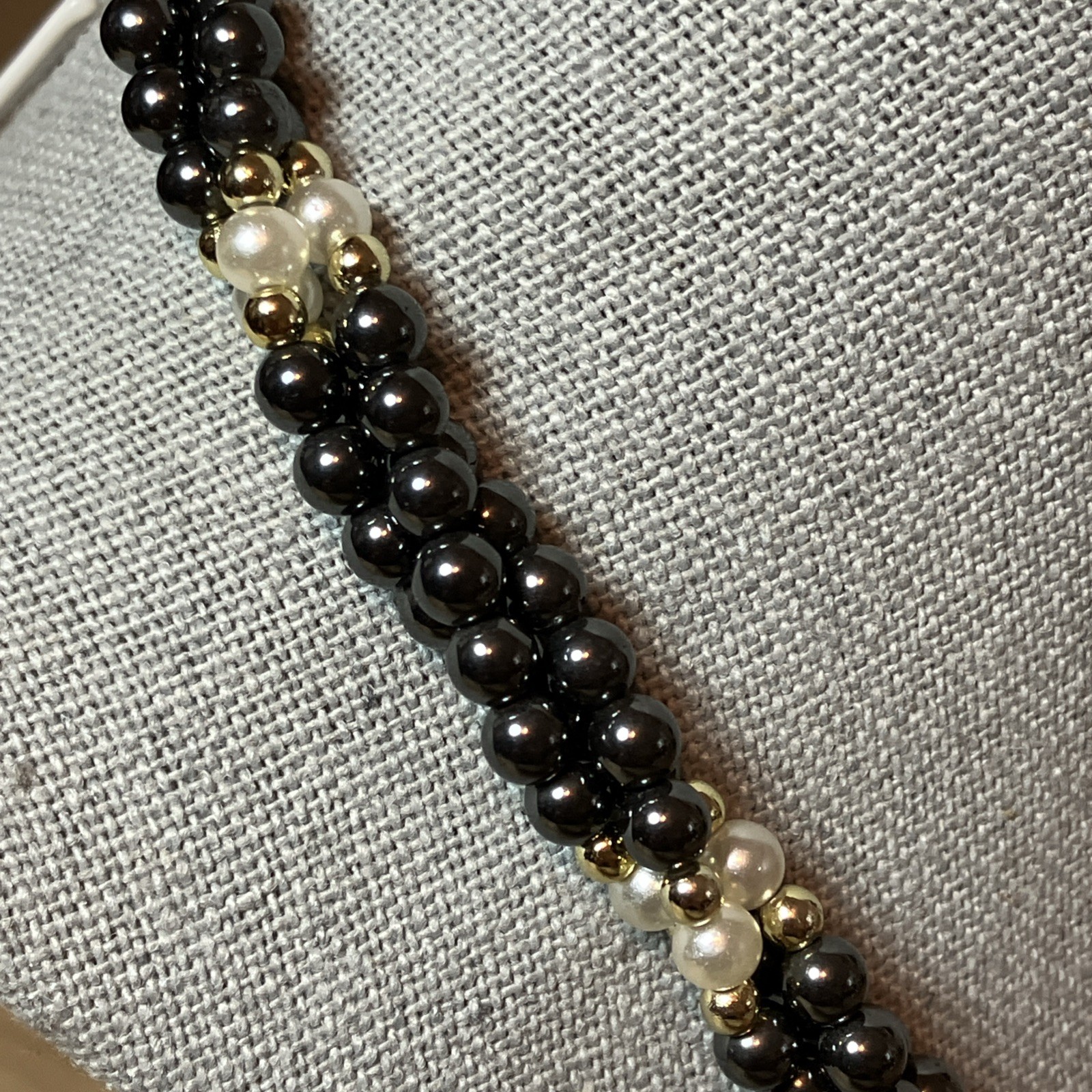 Vintage Pearl Necklaces And Braclet Lot White And Gray Pearls Gold Tone Clasps