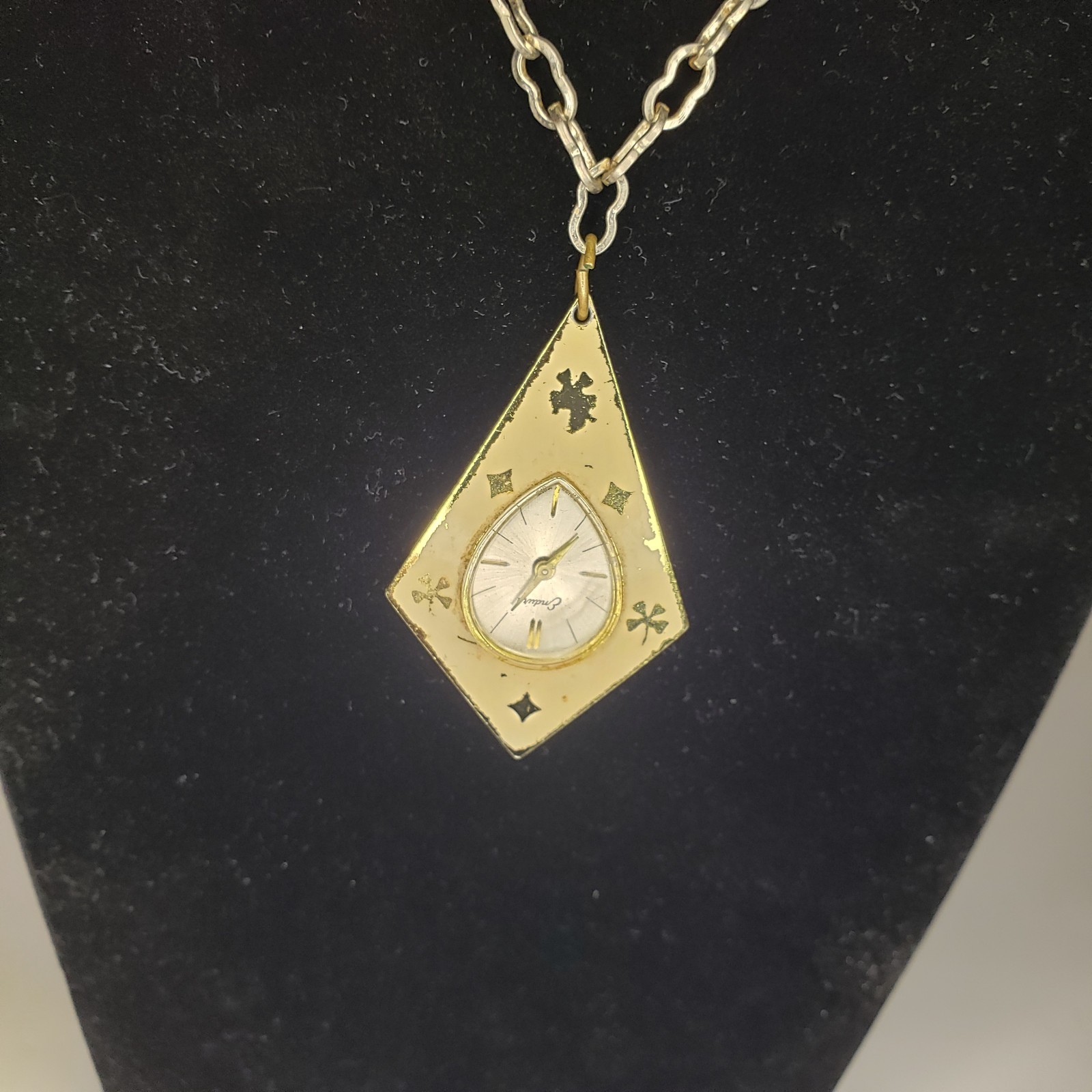 Vintage Endura wind up pendant style watch from the 60s 28″ inch chain