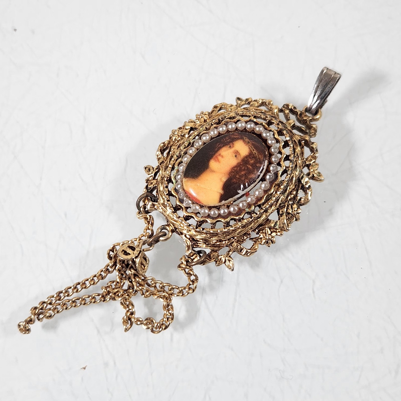 Arthur Pepper Portrait Signed ART Gold Tone Cameo Seed Pearl Vintage Pendant