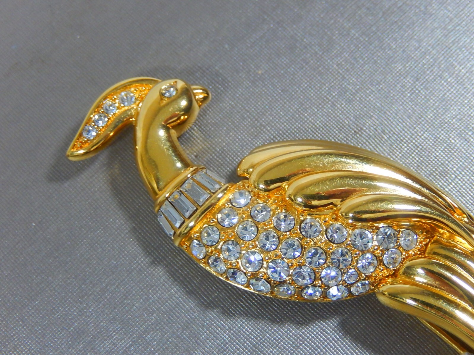 VTG MONET 4.10″ BIRD OF PARADISE SWAROVSKI CRYSTAL GP FIGURAL BROOCH PIN MINTY