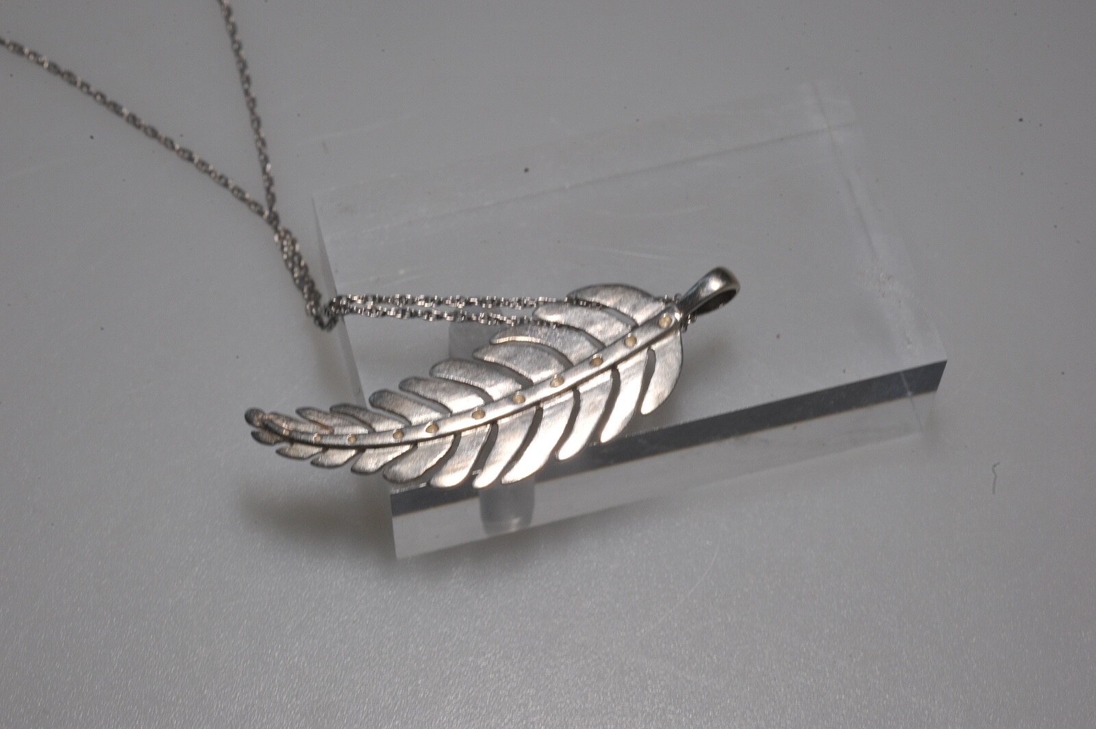 vtg 925 sterling Silver Feather Pendant necklace Curved sw style BEAUTIFUL LF9