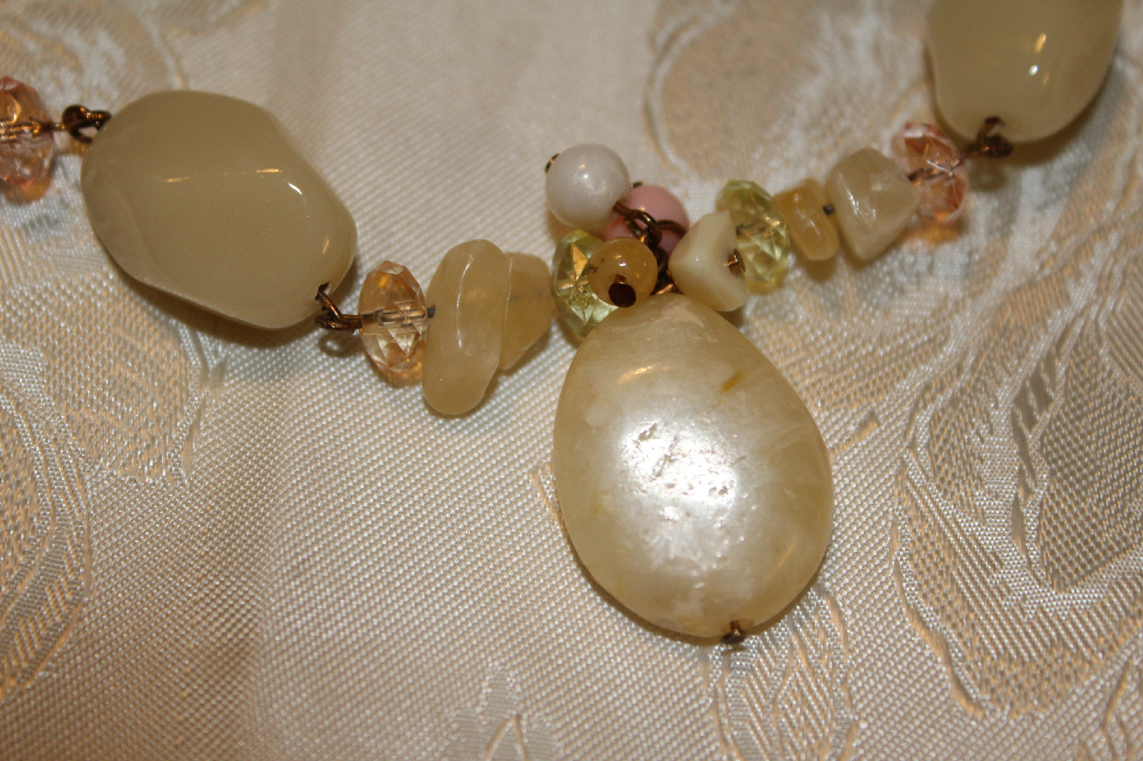SALE! VTG WHITE GLASS BEADS/SHELL CHIP BEADS&PINK&CLEAR GLASS BEADS MARKED VCLM