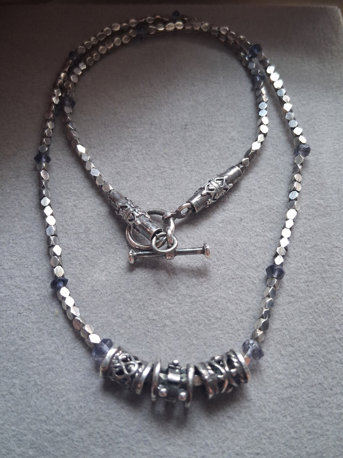 Sterling silver bead & amethyst chip accent bead necklace w/925 accent beads 17″