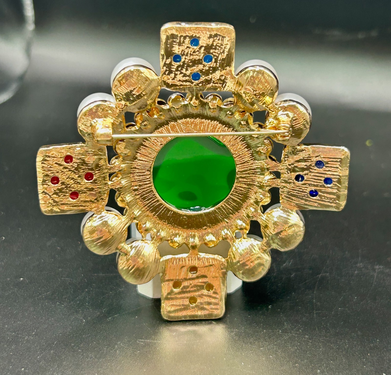 VINTAGE MALTESE CROSS BROOCH GRIPOIX GLASS CABOCHONS PEARL SURROUNDS RHINESTONES