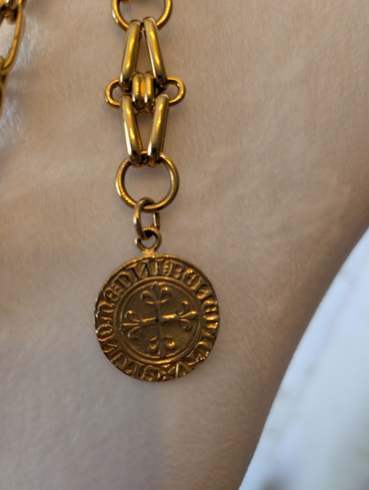 Vintage Carolee Gold Tone Long Purse Necklace, Circa 1980s, 38″ L