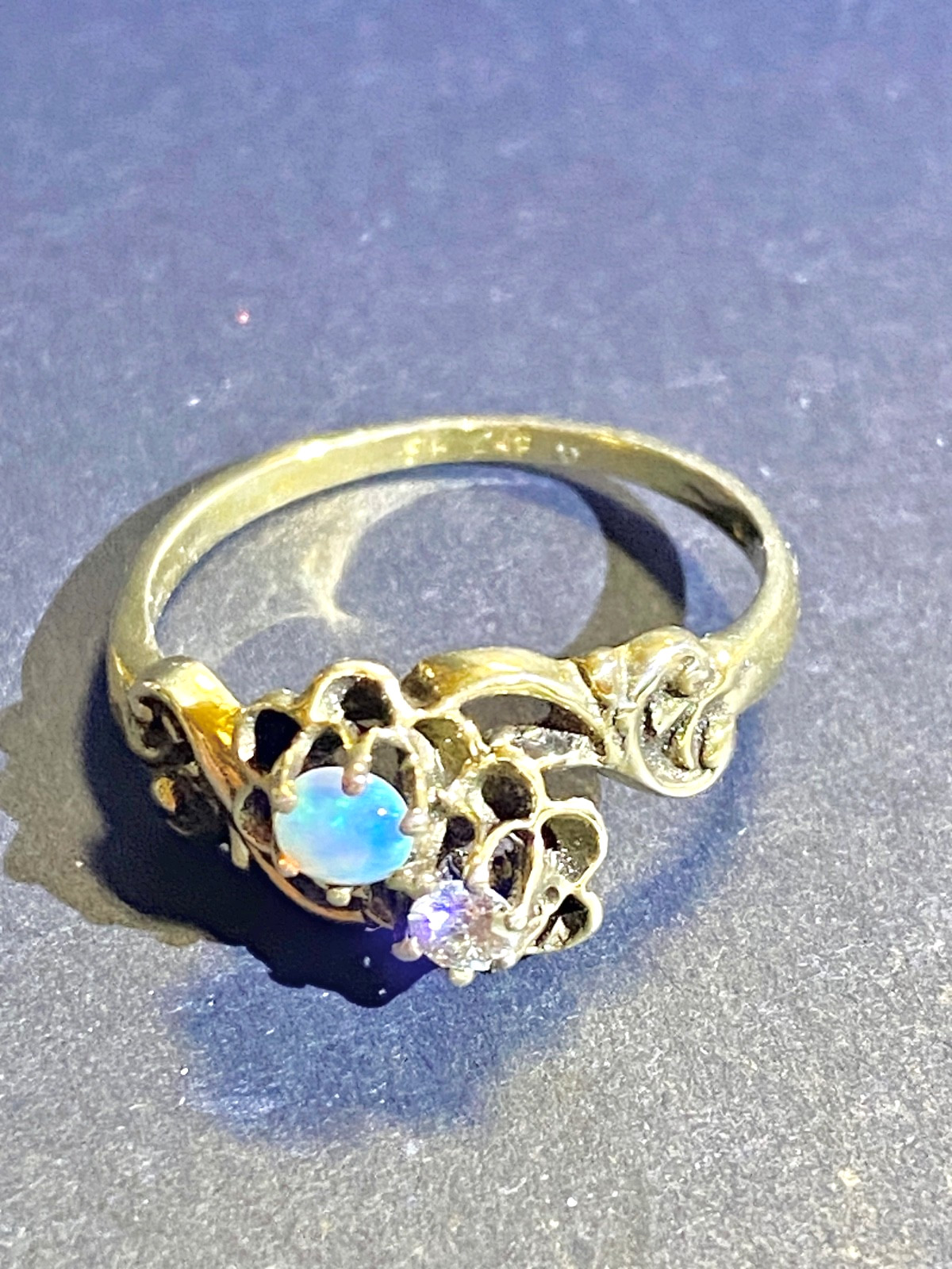 Vintage 14 KP Yellow Gold Diamond and Opal Buttercup Ring Size 6 1/4 6.25