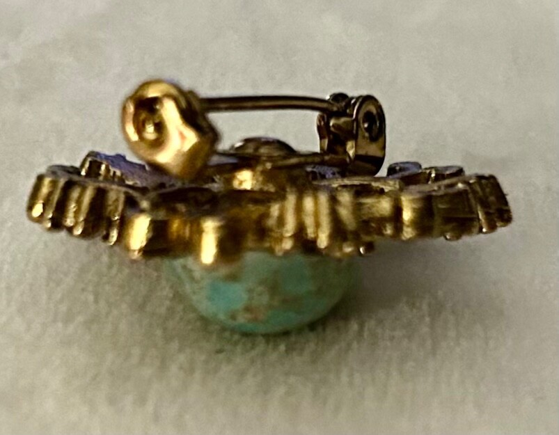 Vtg Gold Tone with Blue and Brown Speckled Stone with Small Purple Stones Brooch