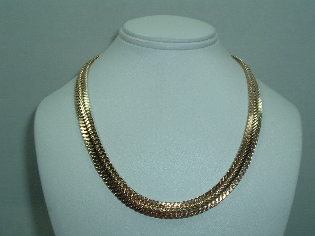 VINTAGE GOLD TONE THICK CHAIN NECKLACE LEAF BROOCH PIN HOOP EARRINGS SET