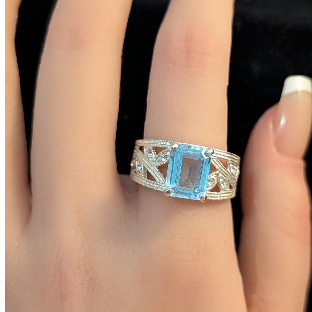 925 Sterling Silver Blue Topaz & White Topaz Leaf Accent Sides Ring Sz 8.75