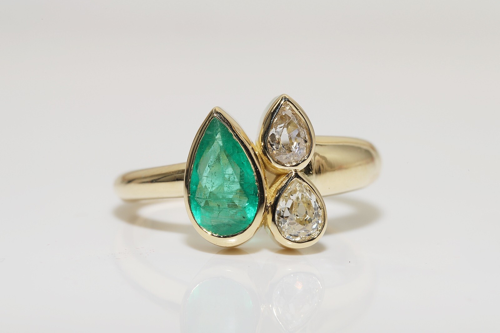 New Made 18k Gold Natural Old Pear Cut Diamond And Emerald Decorated Ring