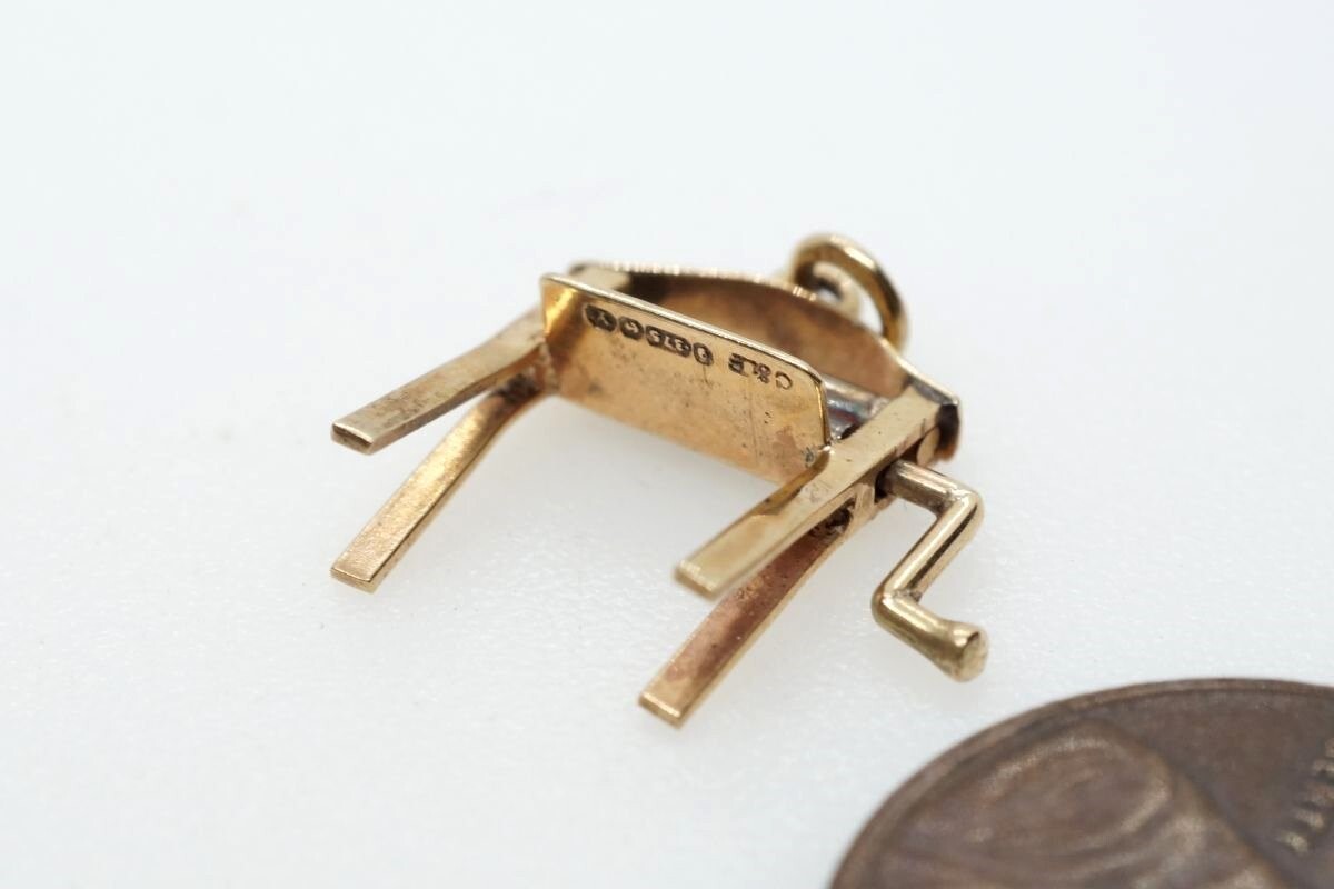 VINTAGE ENGLISH 9 CARAT GOLD ARTICULATED MANGLE CHARM c1970’S