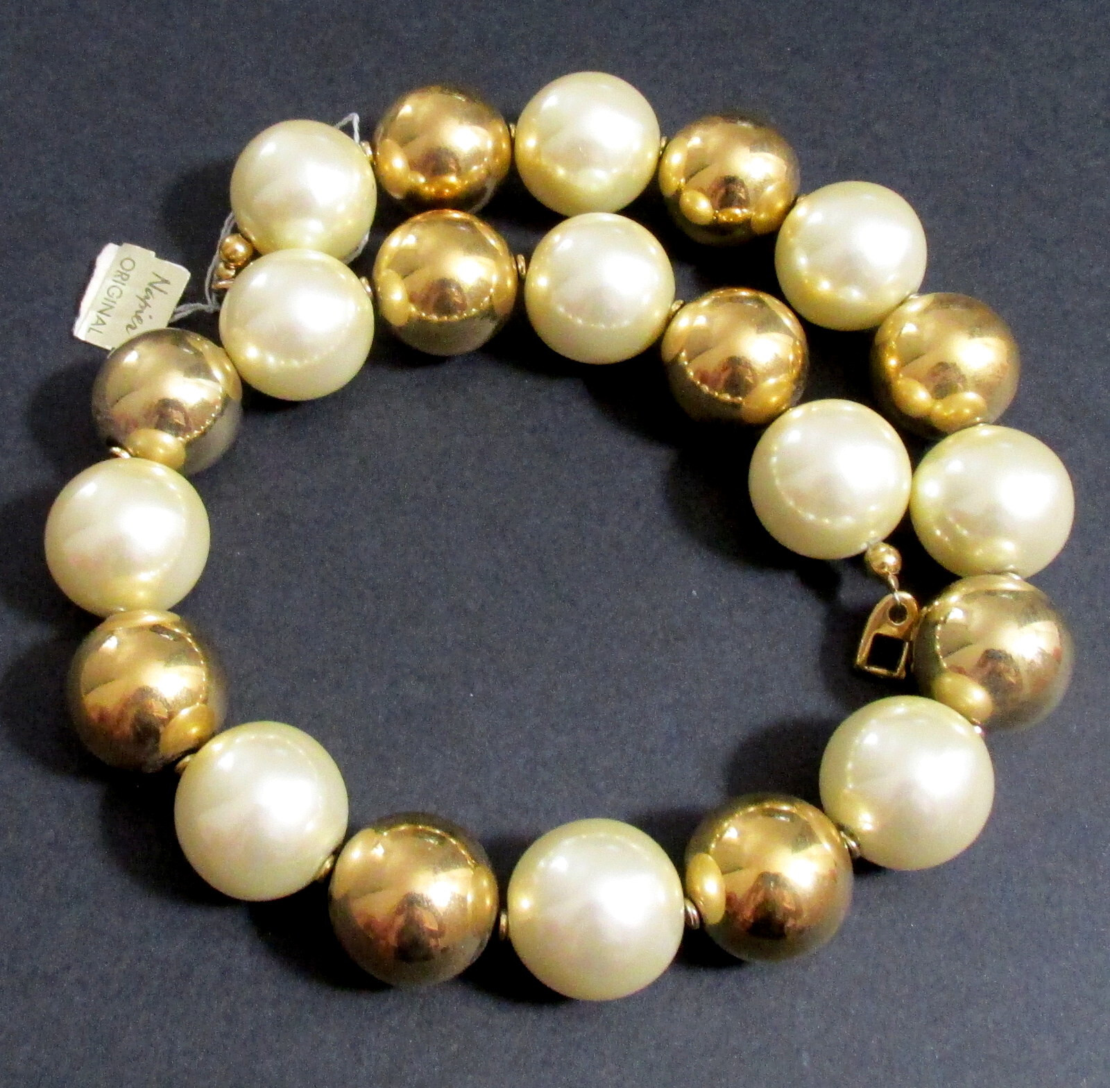 VTG RUNWAY STATEMENT NAPIER CHUNKY 3/4″ FAUX PEARL GP BEAD 18″ NECKLACE TAG 80s